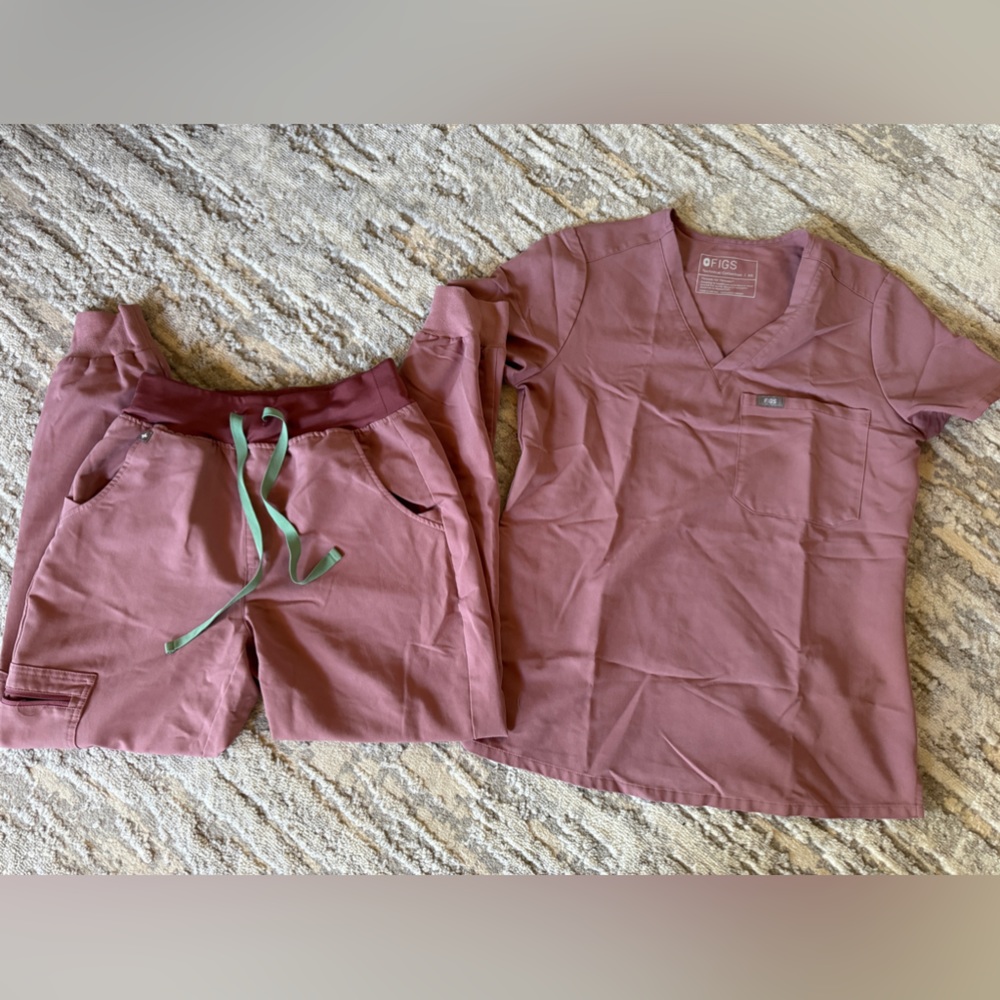 Figs Mineral Mauve Scrubs Set